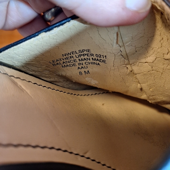 NINE WEST SIZE 8M BLACK LEATHER AND WEDGE SANDLES - Picture 8 of 8